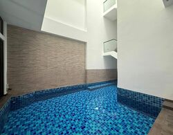 East Coast Road (D15), Terrace #533402371